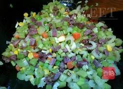 腊肠菜丁蛋炒饭的做法图解6