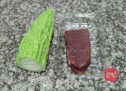 苦瓜炒牛肉的做法图解1