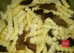 四川狼牙土豆的做法图解1