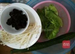 凉拌黄瓜木耳的做法图解1