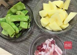 特色土豆炖豆角的做法图解1