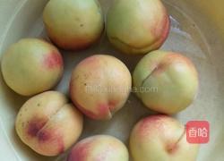 蜂蜜冰糖黄桃糖水的做法图解2