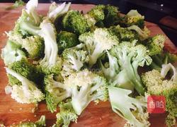 蒜蓉西兰花的做法图解1