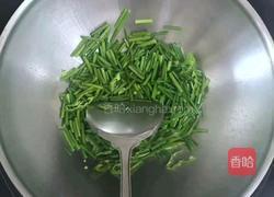韭苔炒蛋定姐鸡蛋干的做法图解2