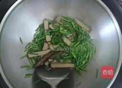 韭苔炒蛋定姐鸡蛋干的做法图解3