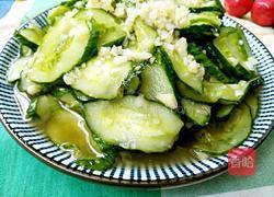 爽口黄瓜片的做法图解1
