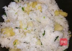 土豆葱花焖饭的做法图解4