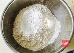 Pictures of how to make pepper-flavored flower rolls 1