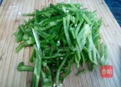 青椒炒猪耳朵的做法图解2