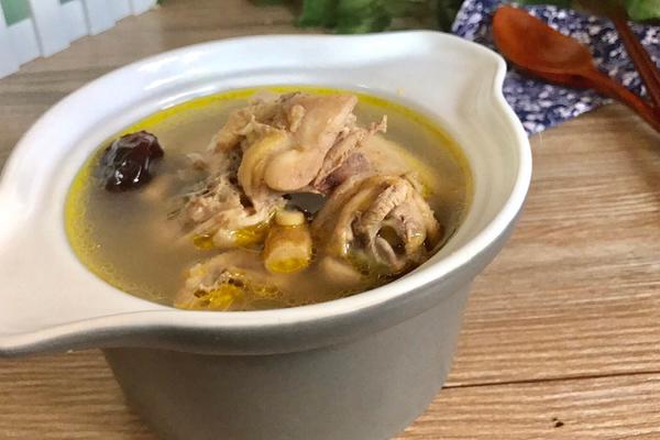 补气养血公鸡汤