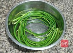 凉拌手撕蒜苔的做法图解4