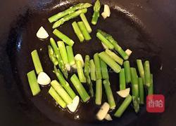 芦笋炒火腿鸡蛋干的做法图解2