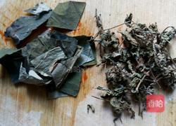 夏枯草荷叶茶的做法图解1