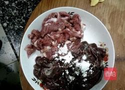 苦瓜猪肝瘦肉汤的做法图解3