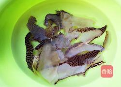 油螺煲鸡汤的做法图解2