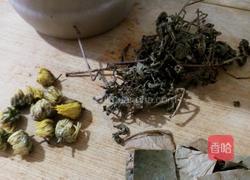 密炼菊花荷叶夏枯草茶的做法图解1