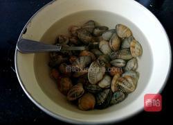 酒蒸蛤蜊的做法图解1