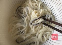 蒜香海鲜面的做法图解5