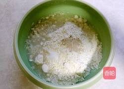 蛋黄千层饼的做法图解2