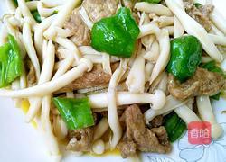 海鲜菇炒肉片的做法图解1