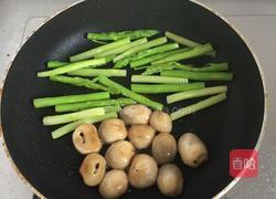 西冷牛排配芦笋袖珍菇的做法图解13