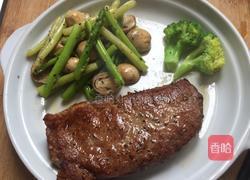 西冷牛排配芦笋袖珍菇的做法图解14