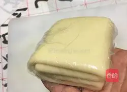 Illustration of how to make puff pastry mango pie 5