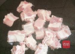 白萝卜玉米排骨汤的做法图解1