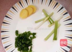 白萝卜玉米排骨汤的做法图解3