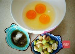 青豆莲子烩鸡蛋的做法图解1