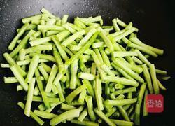 干煸豇豆炒肉片的做法图解5