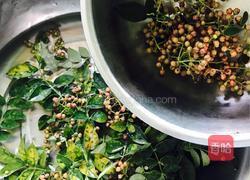 川味泡菜麻麻耙泥鳅的做法图解1