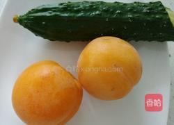 黄杏拌黄瓜的做法图解1