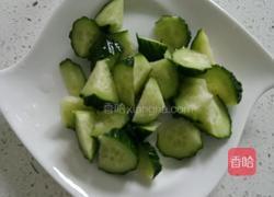 黄杏拌黄瓜的做法图解2