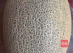 鲨鱼嘴哈密瓜的做法图解1