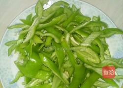 尖椒炒肉的做法图解2