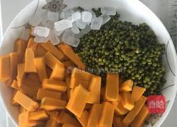 南瓜绿豆汤的做法图解1
