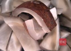 新鲜松茸鲍鱼边鸡汤的做法图解2