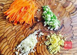 炝拌黄豆芽的做法图解3