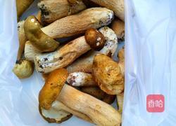 青椒炒野生菌的做法图解2