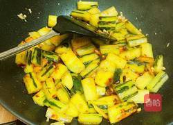 豆瓣酱烧黄瓜的做法图解4