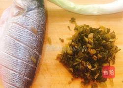 雪菜鲈鱼汤的做法图解1