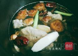 滑菇山药猪骨汤的做法图解4