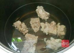 排骨金针菇汤的做法图解4