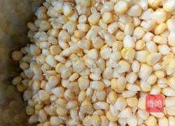 奶香糯米玉米饼的做法图解1