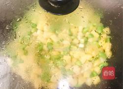 土豆丁炒毛豆子的做法图解4