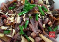 芫荽爆鳝丝的做法图解1