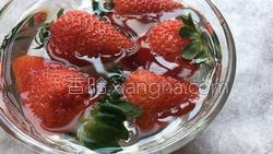 巴旦木草莓酸奶杯的做法图解1