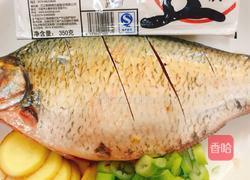 鳊鱼豆腐汤的做法图解1