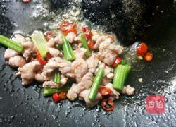 百合芹菜炒肉丝的做法图解7